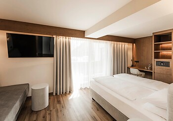 Deluxe Mini Suite