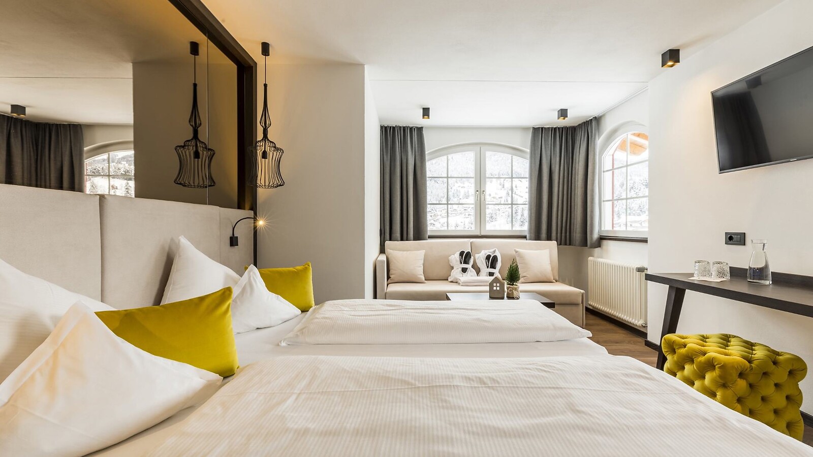 Deluxe Mini Suite